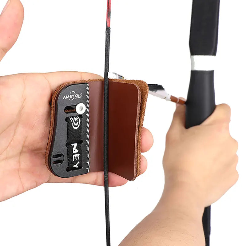 Adjustable Archery Finger Tab Cowhide & Alloy Plate S/M/L